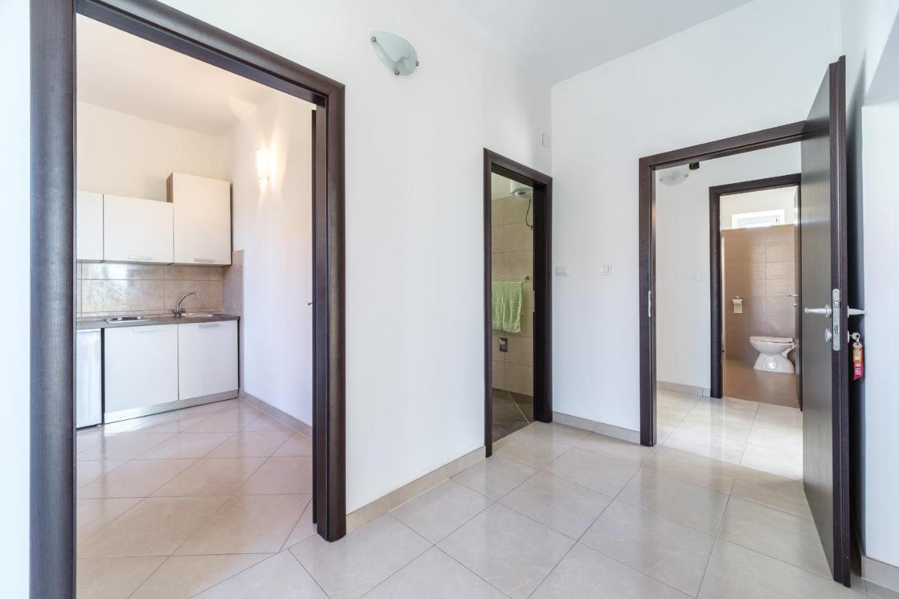 Beach Paradise Apartments 珀德垂那 外观 照片