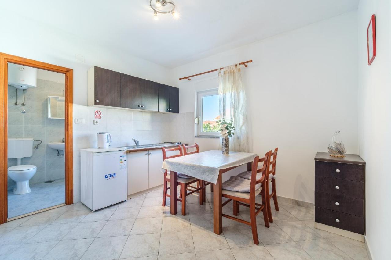 Beach Paradise Apartments 珀德垂那 外观 照片